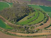Luftbild des Wennenbergs bei Alerheim.