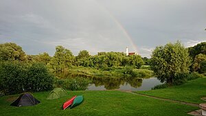 Regenbogen über dem Zeltplatz am KanuClub Donauwörth Ein Regenbogen über dem Zeltplatz am KanuClub in Donauwörth