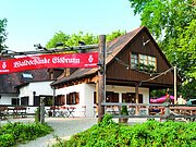 Blick auf die Fürstliche Waldschänke Eisbrunn